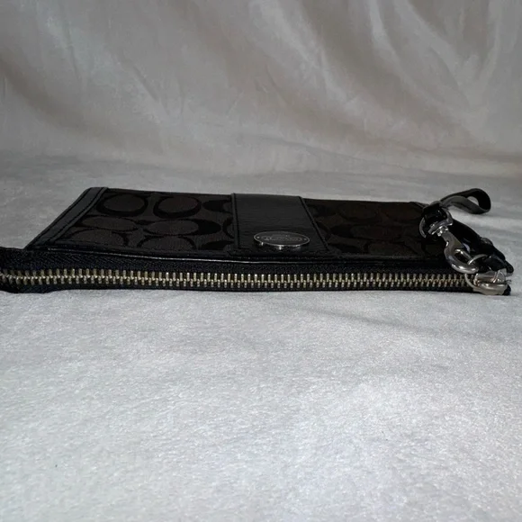 ‼️SOLD‼️Coach Women's‎ Black Square Shape Front Zipper Wristlet/Wallet - Picture 7 of 14